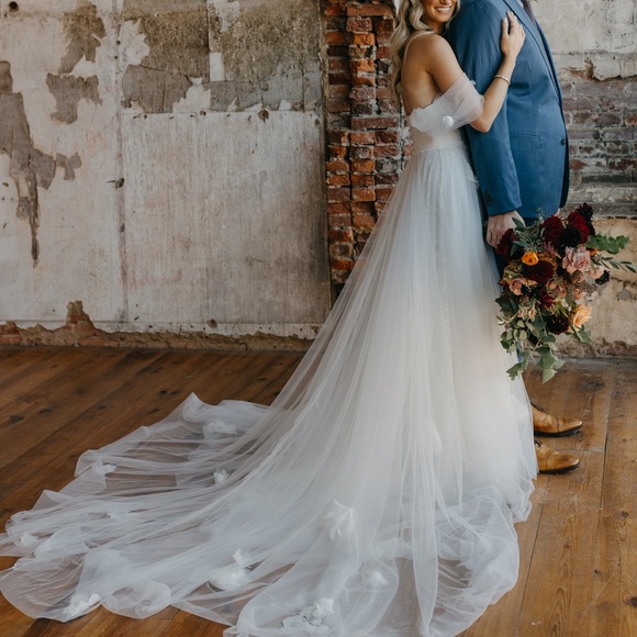 Grace Loves Lace: Star Gown
Bust:32A
Detachable draped tulle armbands - Picture 15 of 15